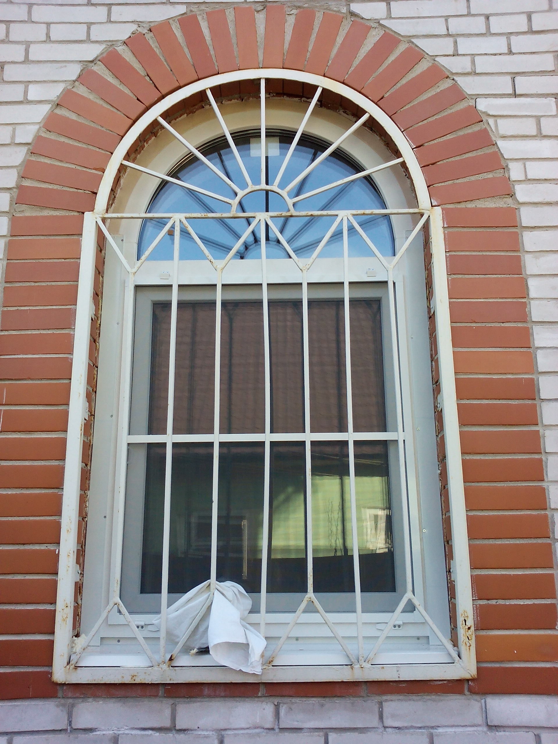 Защитная решетка на окно фото